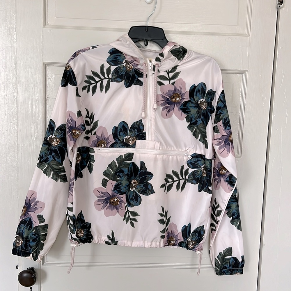 Wind jacket. Size extra smalll